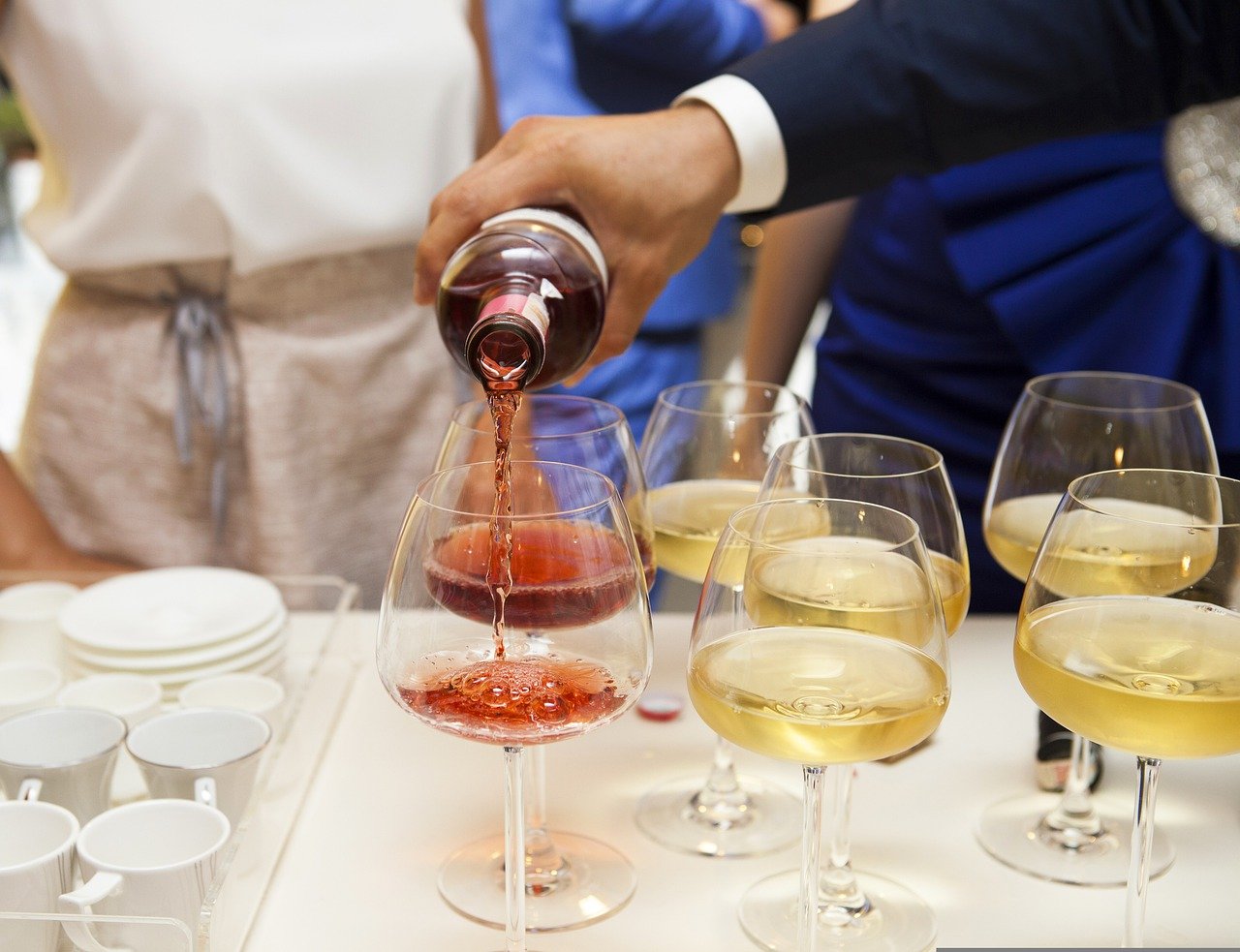 1 Bouteille De Vin Pour Combien De Personnes : Combien Prévoir De Vin