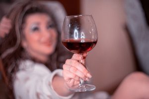 comment tenir un verre de vin