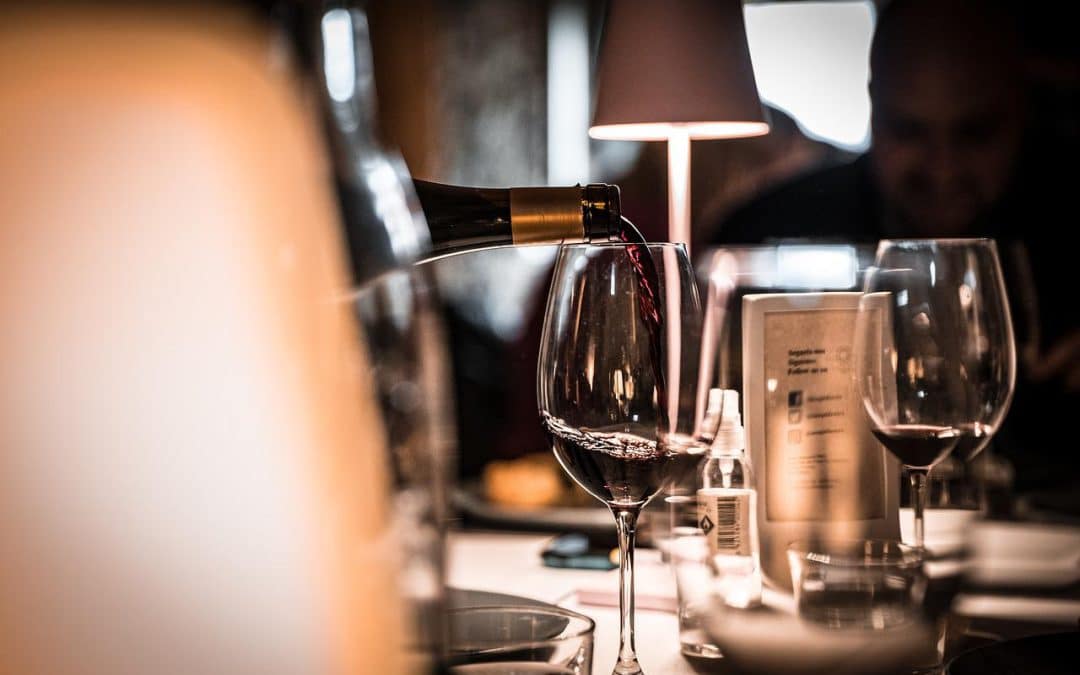 comment servir le vin au client