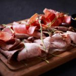 Comment préserver la fraîcheur et savourer pleinement vos charcuteries ?
